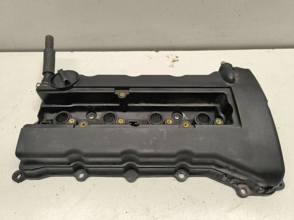 Rocker cam cover – front