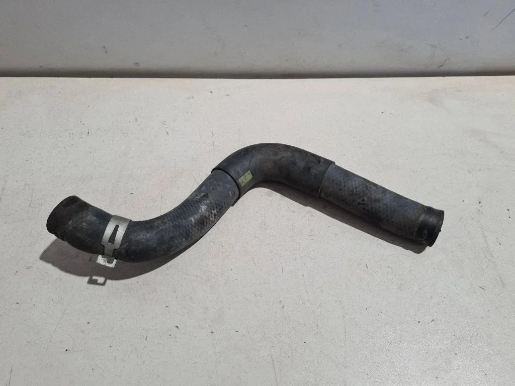 Coolant pipe/hose