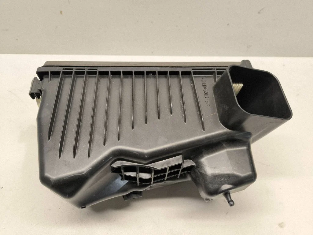 Air filter box – front