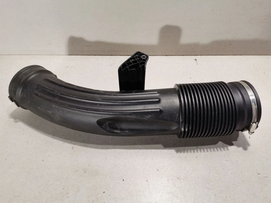 Turbo air intake inlet pipe/hose M8B29H715BA