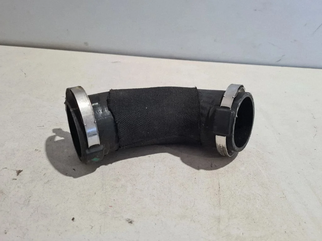 Turbo air intake inlet pipe/hose 95B145834D
