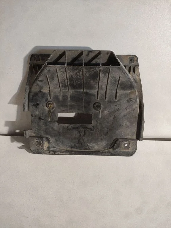 Fuel tank bottom protection 95B82530
