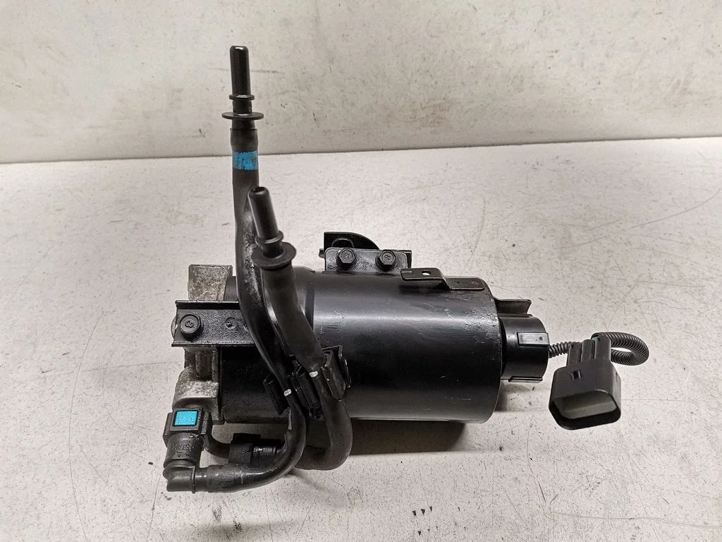 Fuel filter – front
