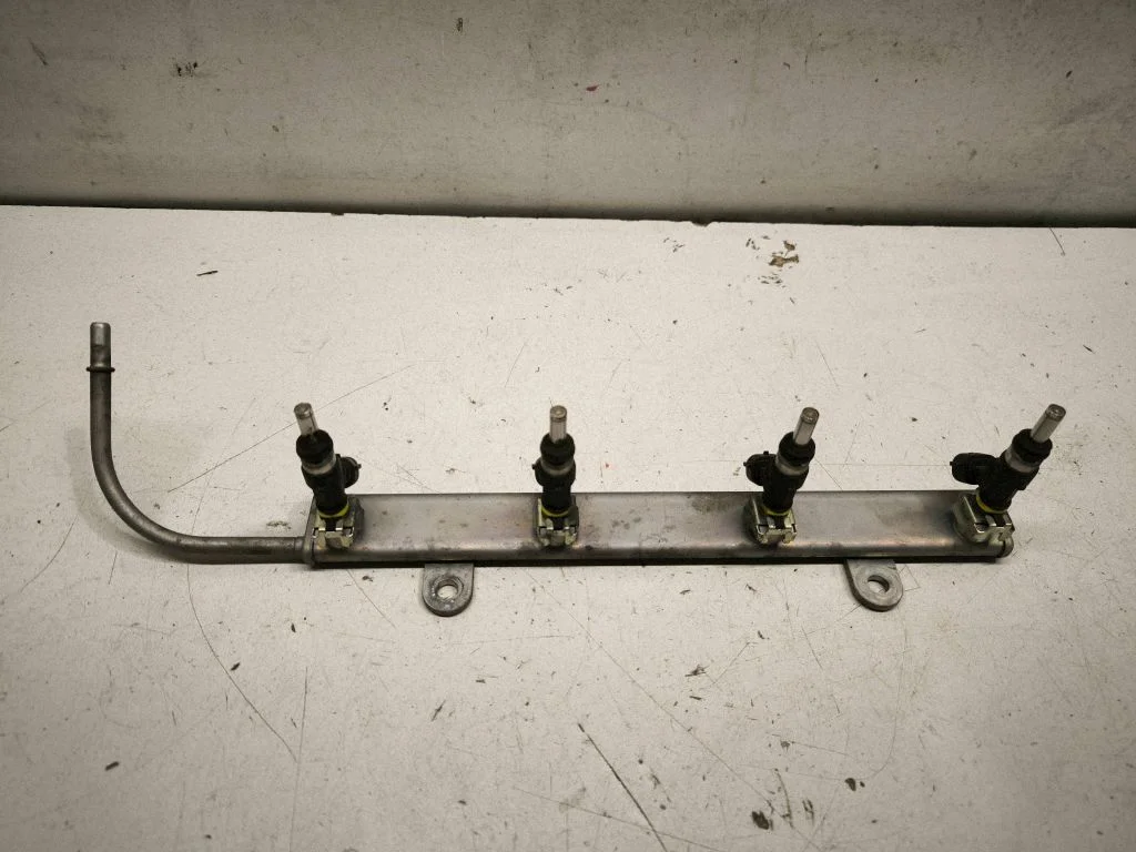 Fuel injector 1465A412