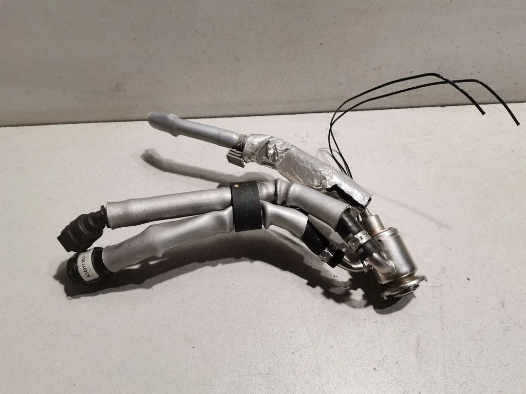 Fuel injector 8598283