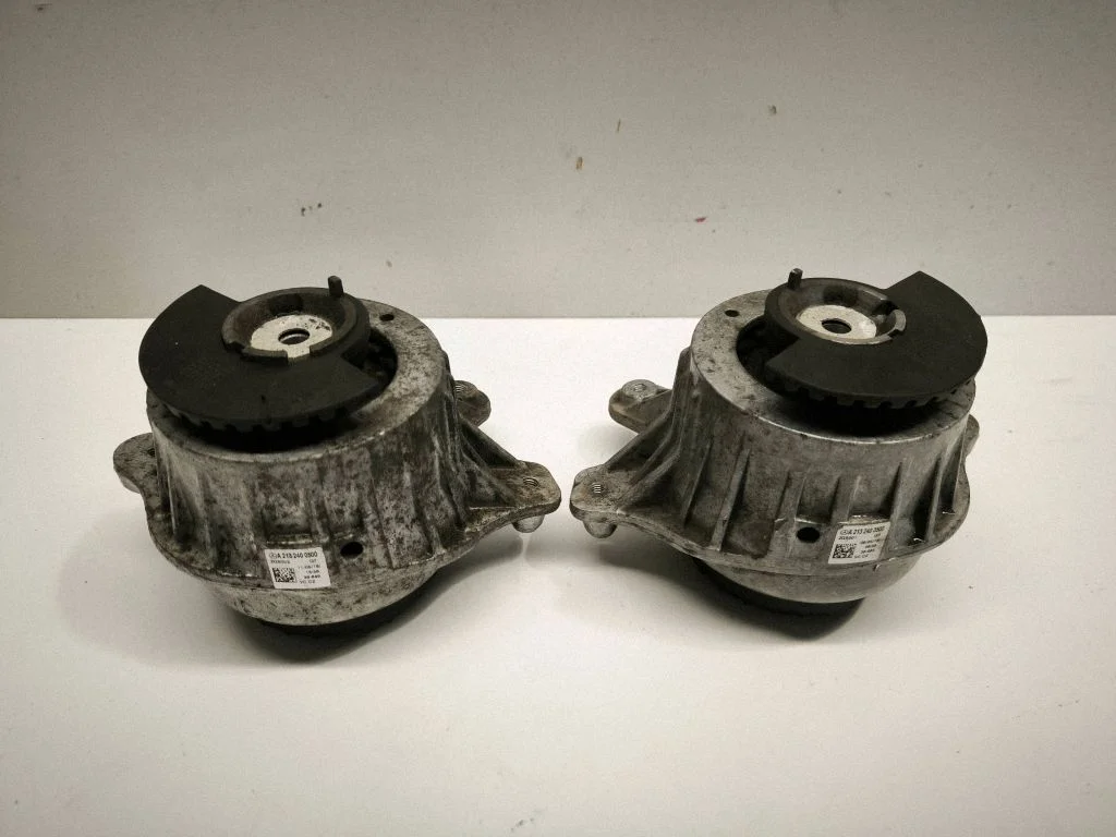 Engine mount bracket A2132403500