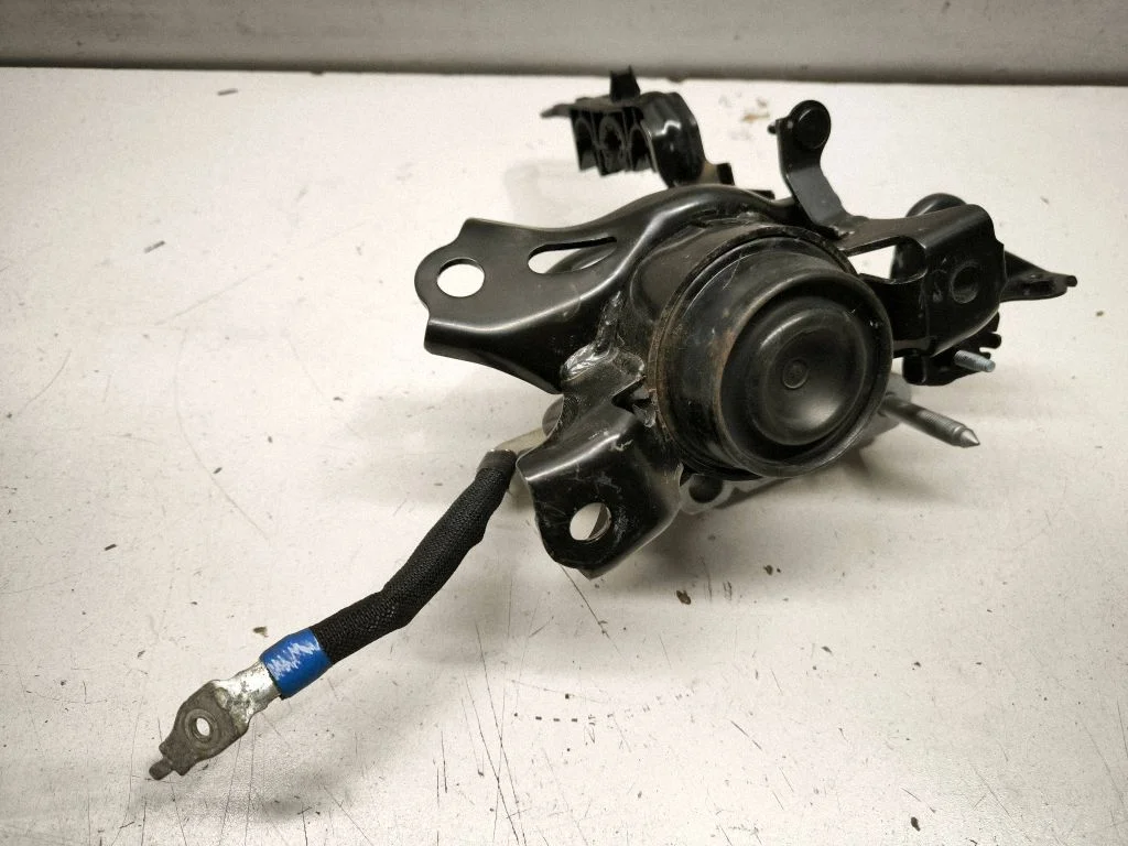 Engine mount bracket – front
