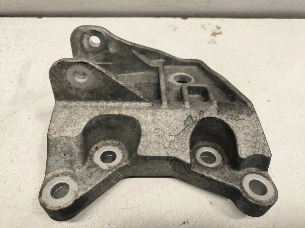 Engine mounting bracket GJ326P096AF