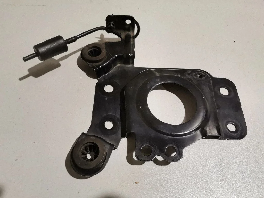 Engine mounting bracket GJ32R6K034