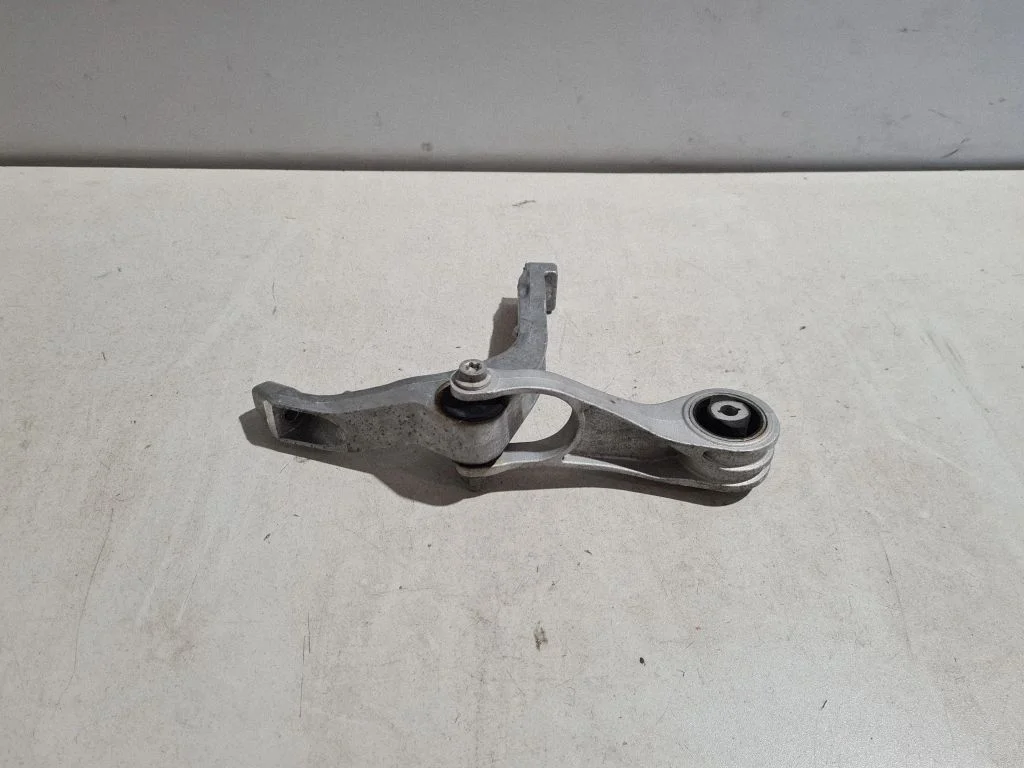 Engine mounting bracket 95B199331