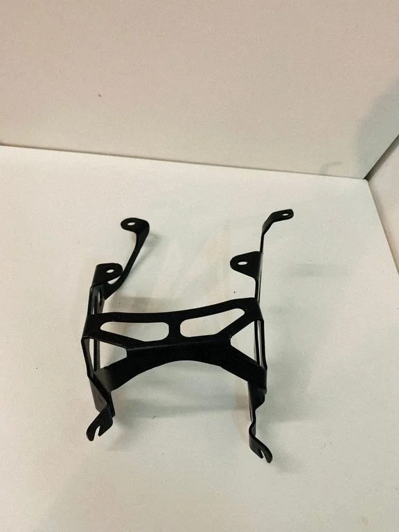 Power steering pump mounting bracket – Porsche Cayenne (92A) (2010-2017)