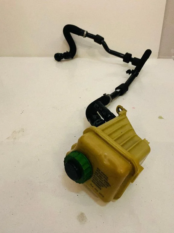 Power steering fluid tank/reservoir 7L6422371E