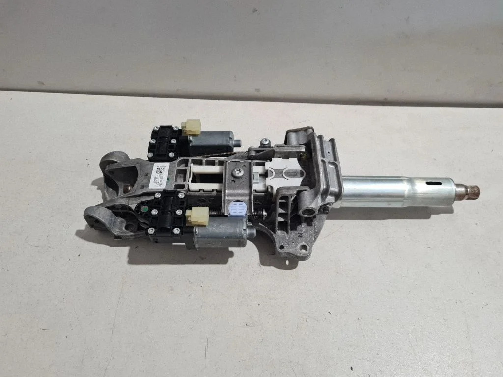 Steering wheel axle A2054608701