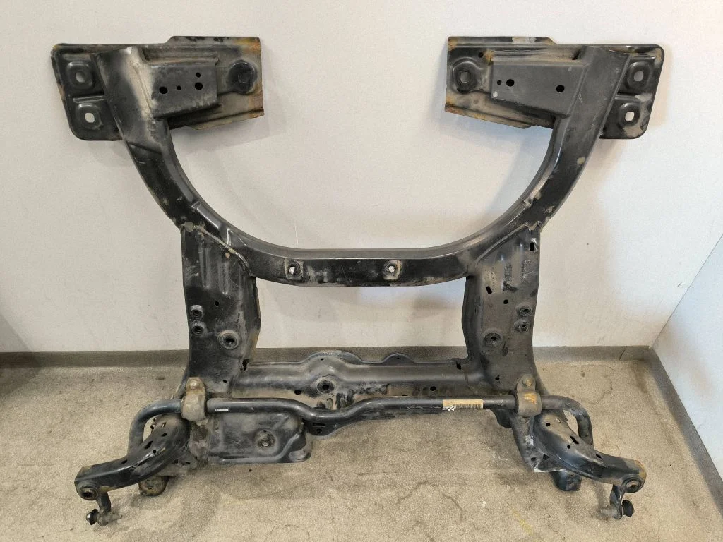 Eesmine abiraam – Mercedes-Benz CLA-klass C117 X117 W117 (2013-2019)