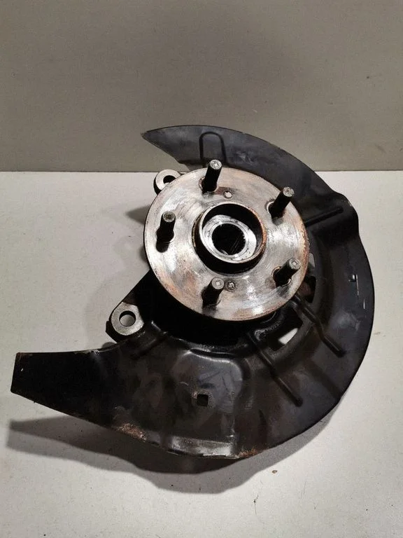 Front wheel hub – front left
