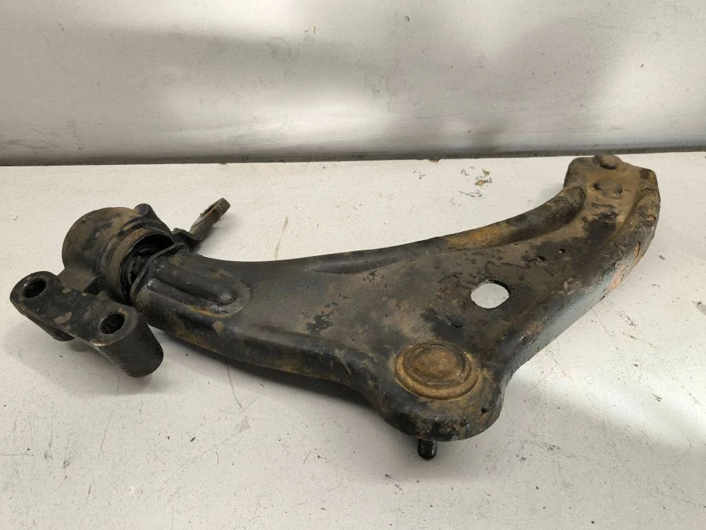 Front lower control arm/wishbone – left