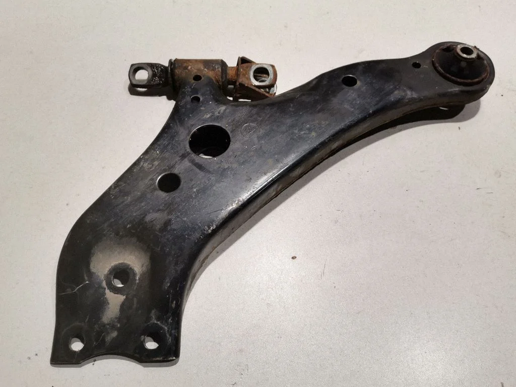 Front lower control arm/wishbone Y0930279