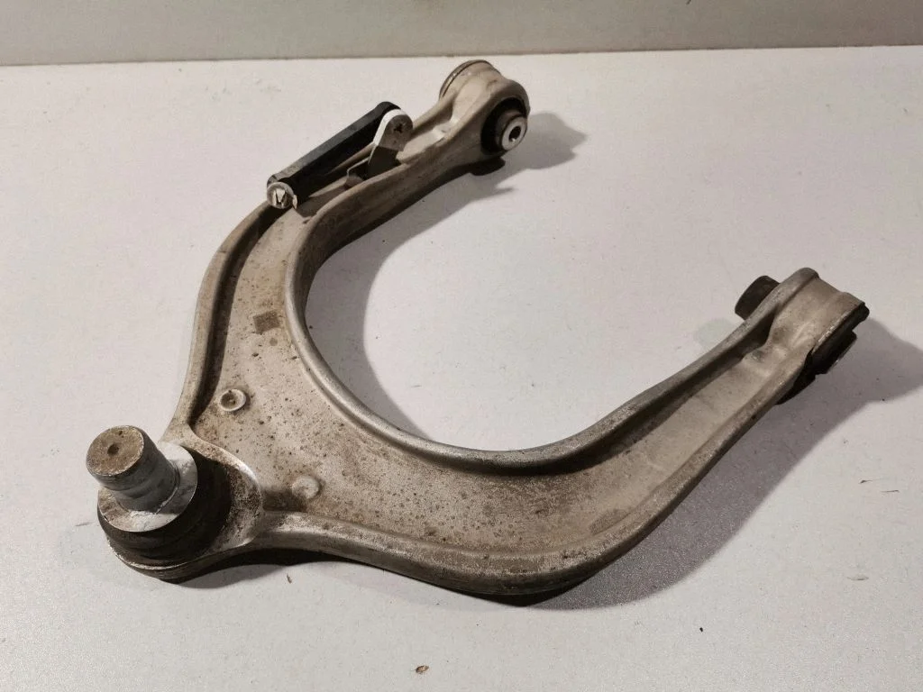 Front lower control arm/wishbone 6883835