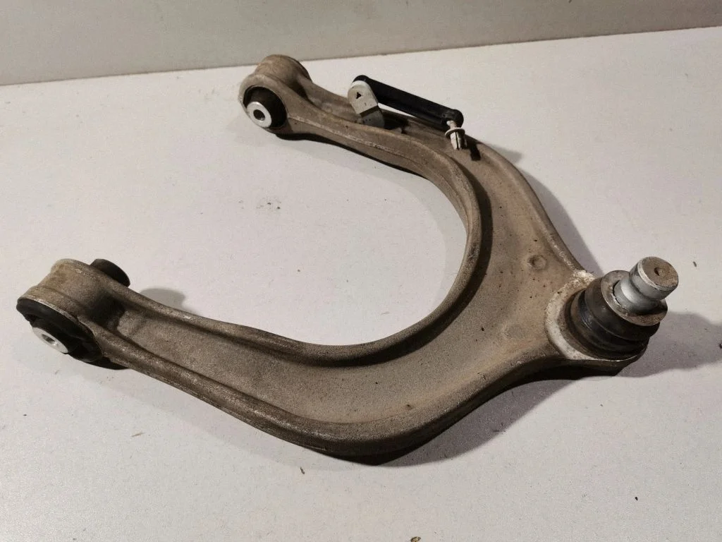 Front lower control arm/wishbone 6883835