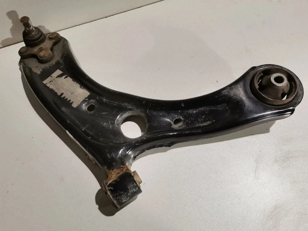 Front lower control arm/wishbone 54501F1000