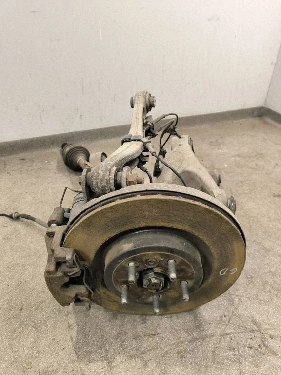Rear wheel hub spindle/knuckle GX734K138DB