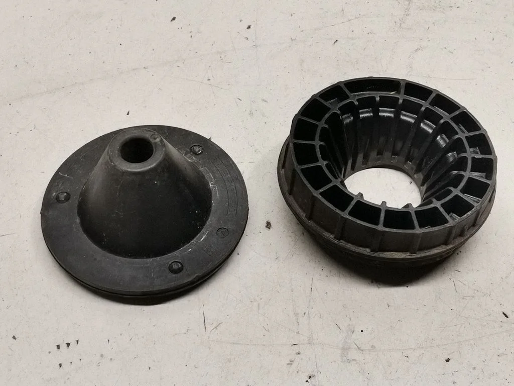Rear coil spring rubber mount A2063246000