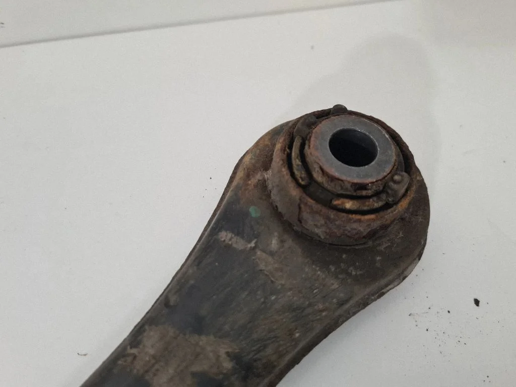 Rear control arm 5A994BL2L7A