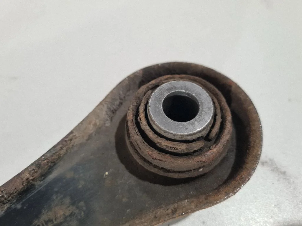 Rear control arm 5A991BL2L7A