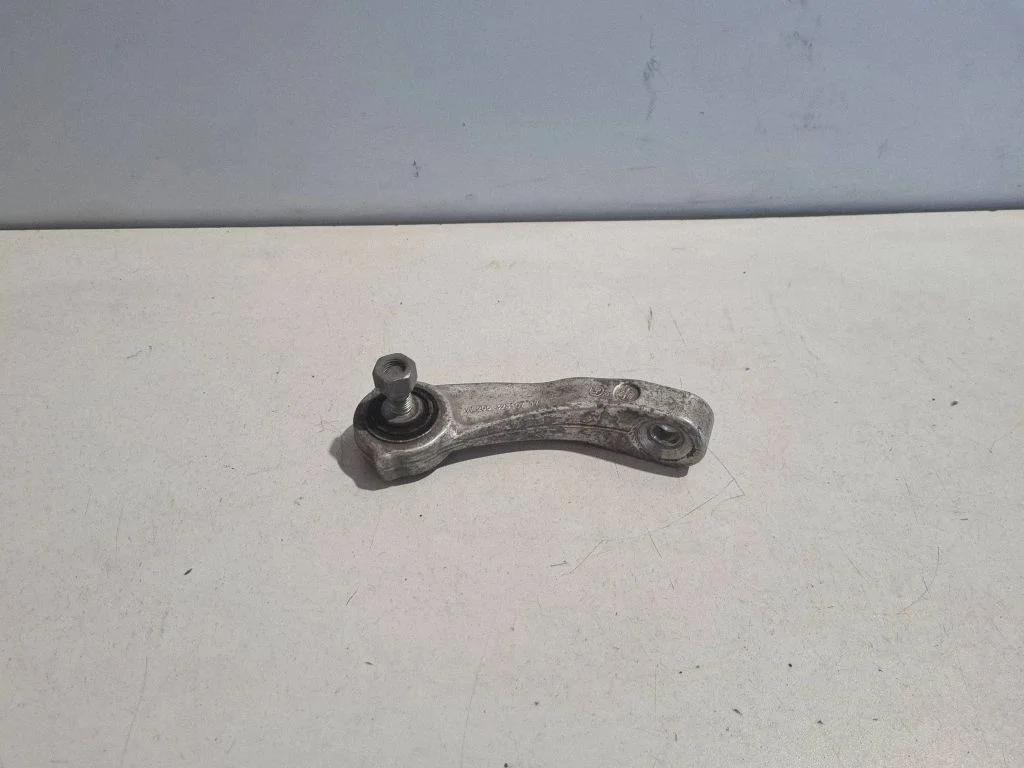 Tagumine stabilisaatori varras A2053230717