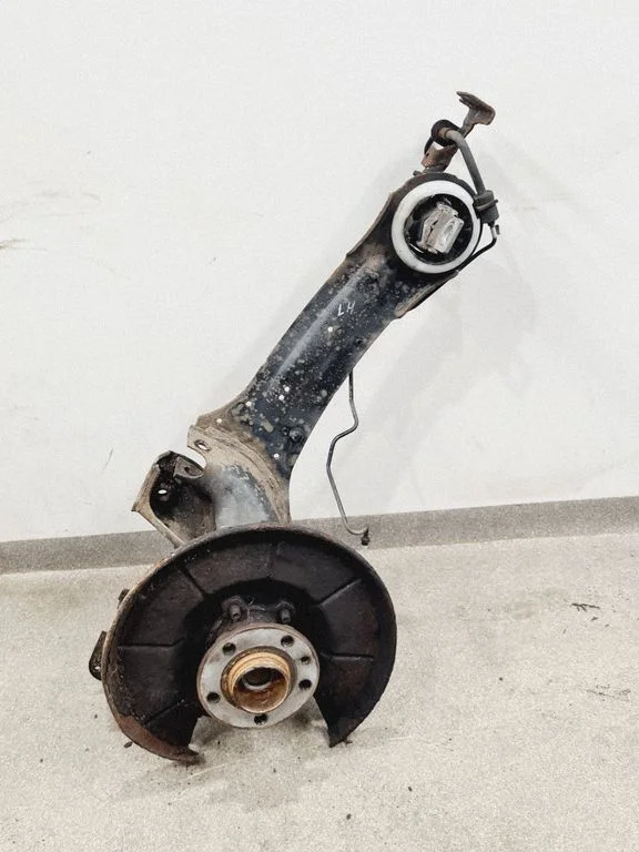 Rear wheel hub 7G915A969