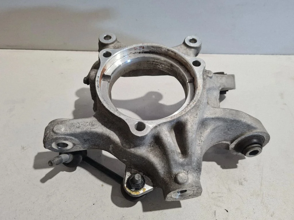 Rear wheel hub – rear right