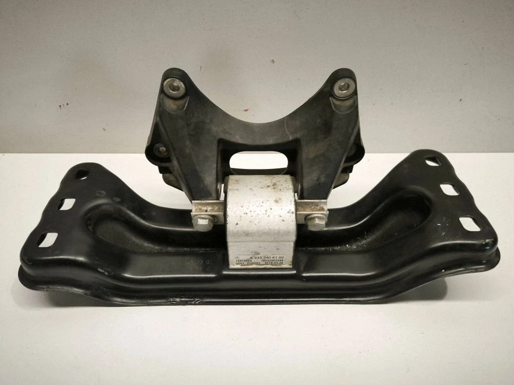 Gearbox mounting bracket A2132401302