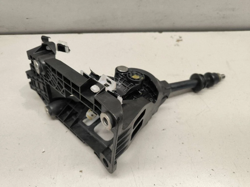 Gear selector mechanism 112102401