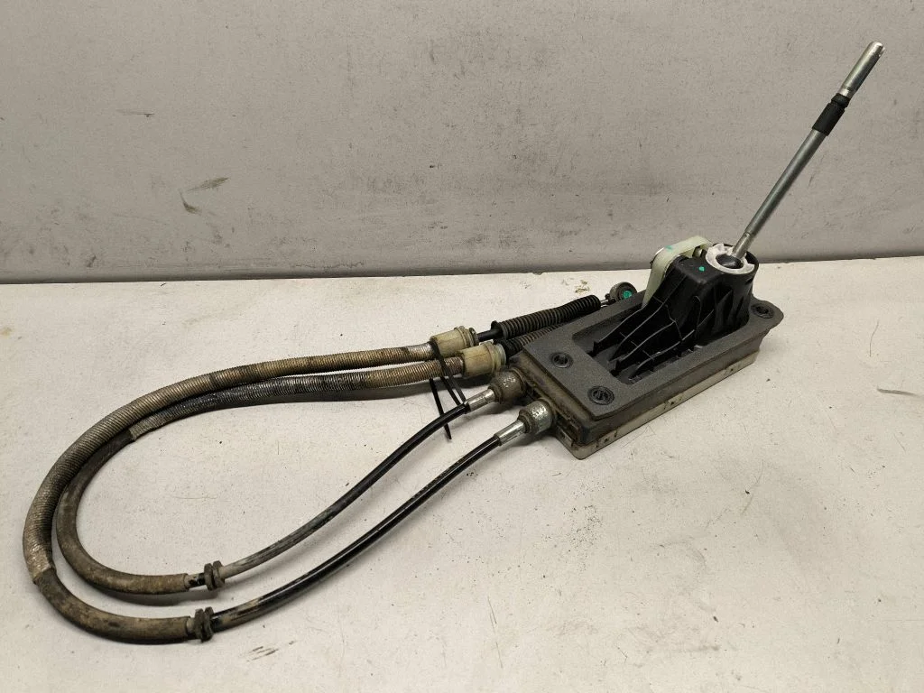 Gear selector mechanism – front