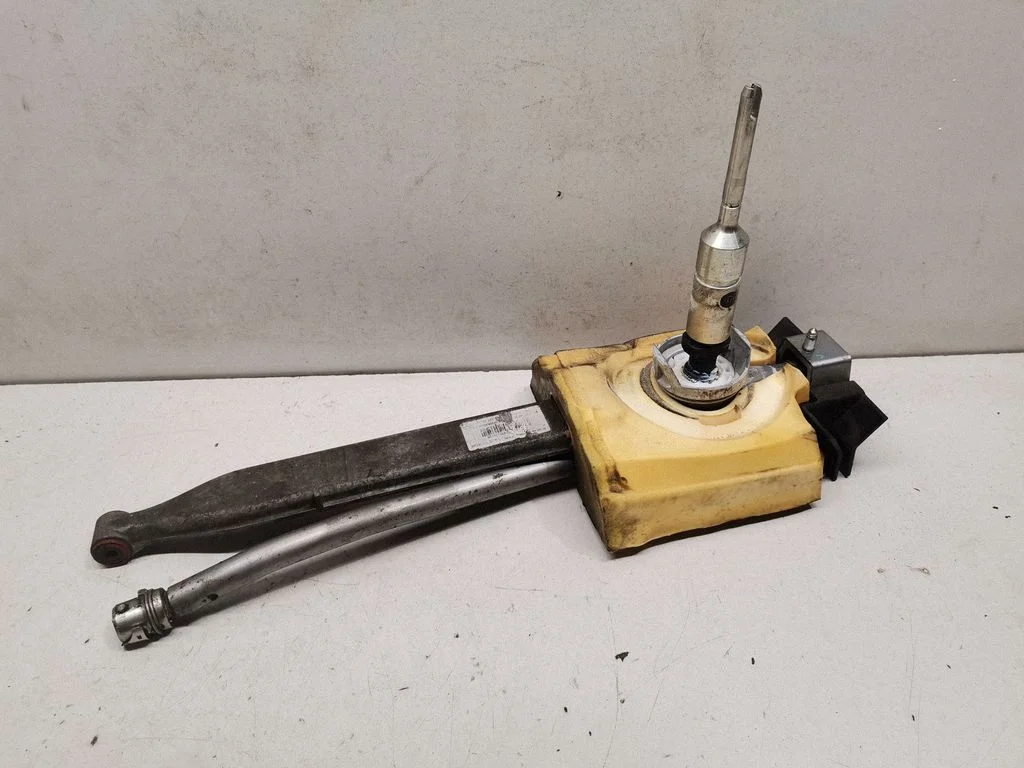 Gear selector mechanism A2052674600