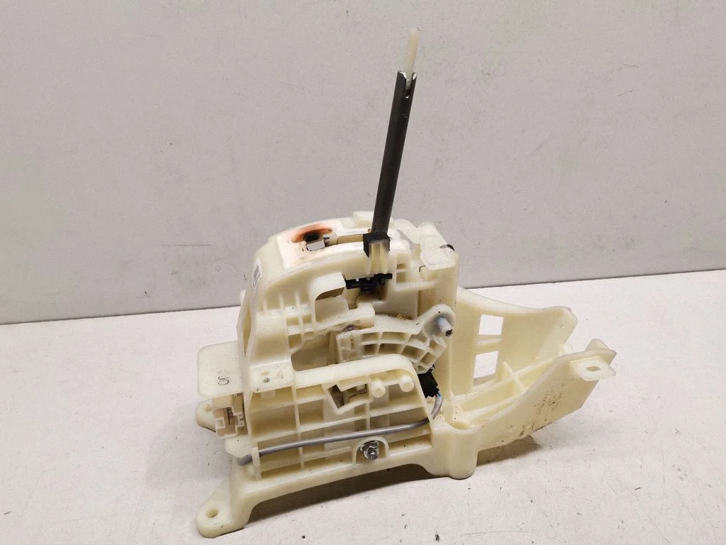 Gear selector mechanism 467002WXXX