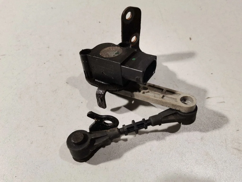 Rear air suspension level height sensor HK833C280