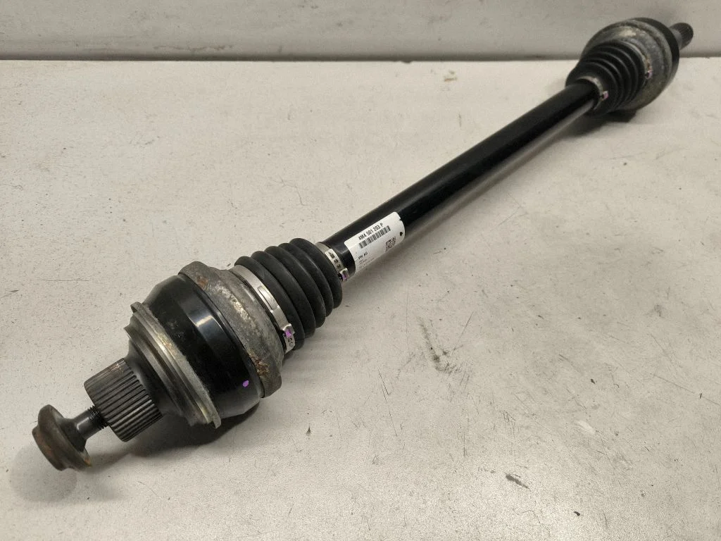 Aizmugurējā pusass 4M4501203P