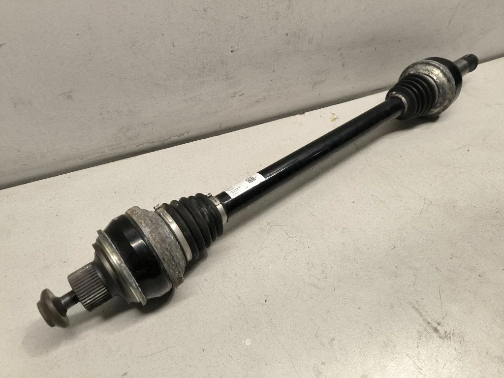 Aizmugurējā pusass 4M4501203P