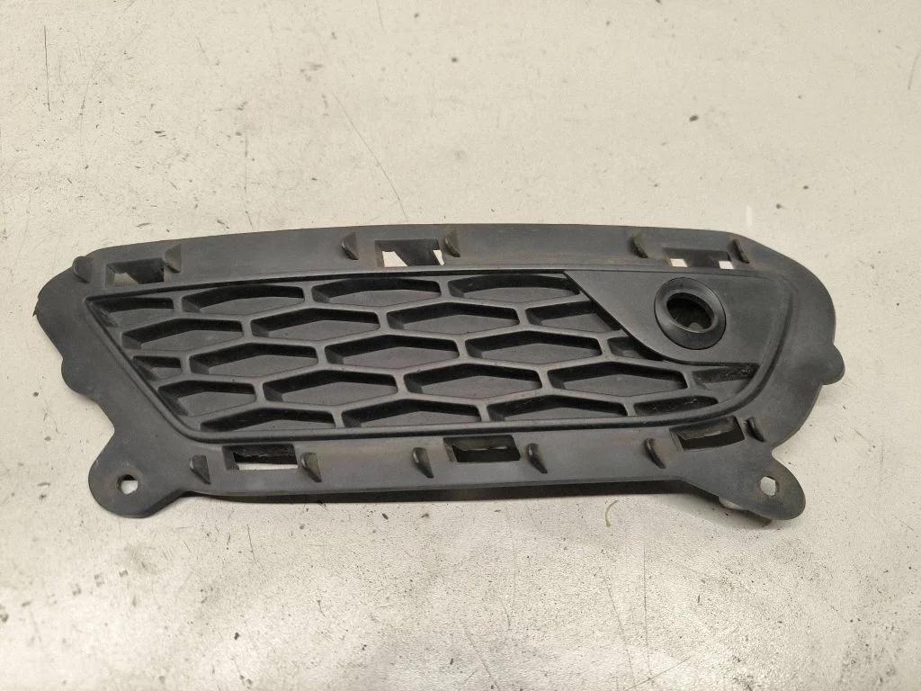 Front bumper lower grill GJ3215A299C