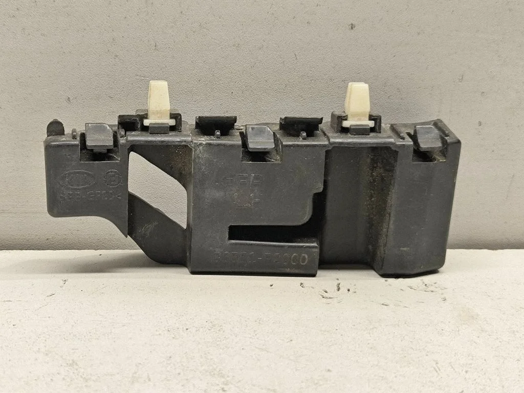 Front bumper mounting bracket 86551P2000