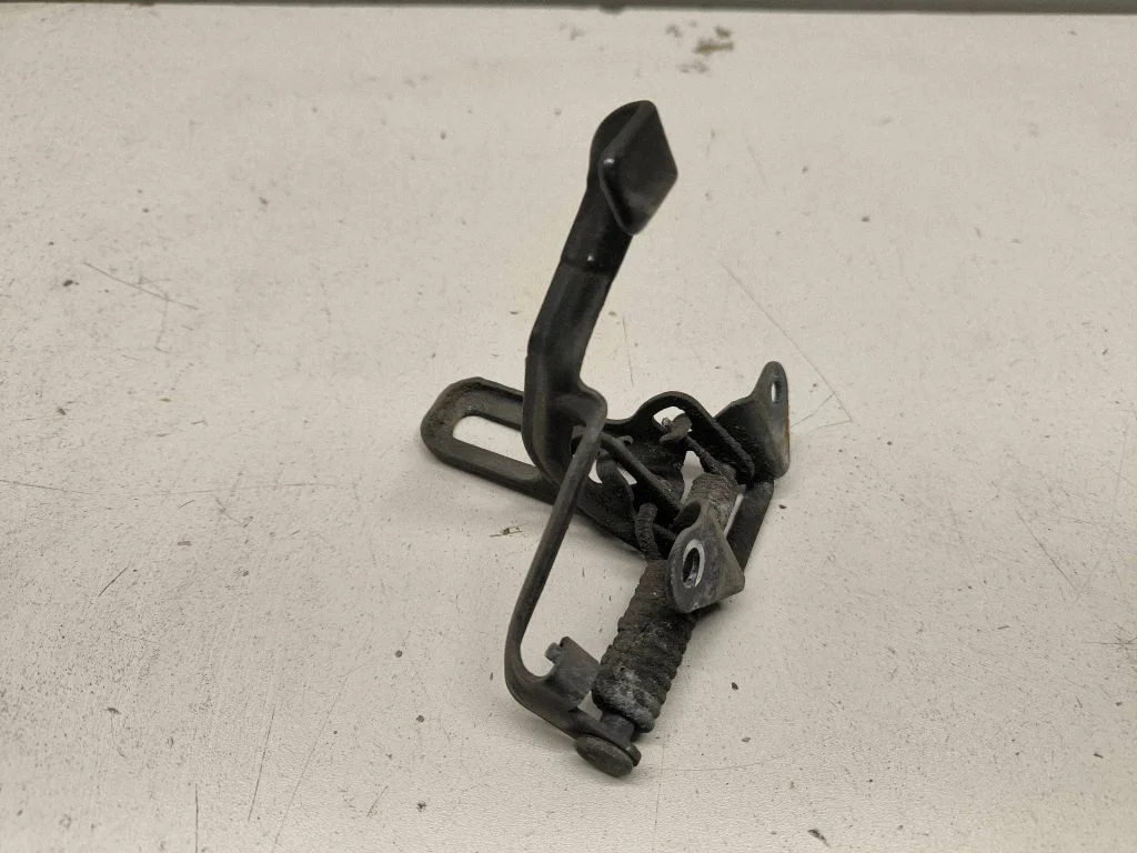 Engine bonnet/hood lock/catch – Toyota Avensis T270 (2015-2018)