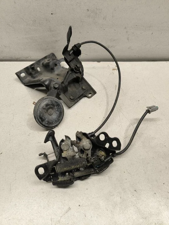 Mootorikapoti lukk – Nissan X-Trail T32 (2014-2021)