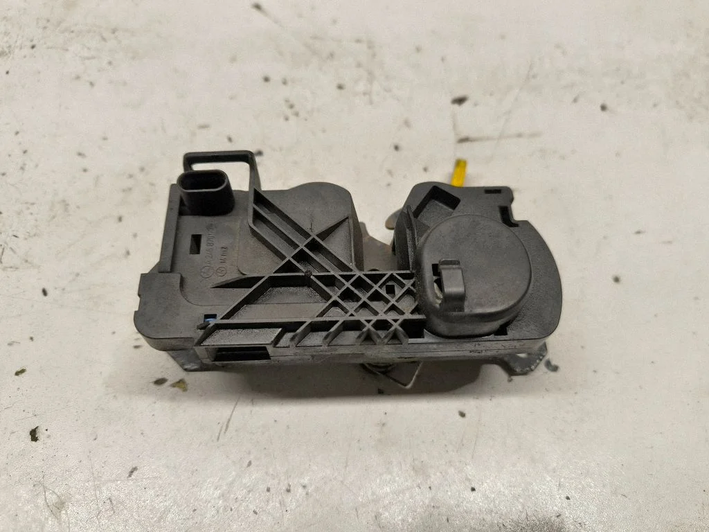 Motora pārsega slēdzene A2468700558