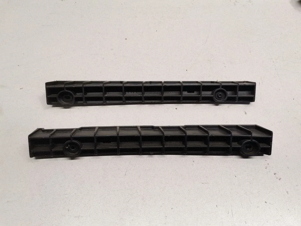 Front bumper mounting bracket 4G0807382A