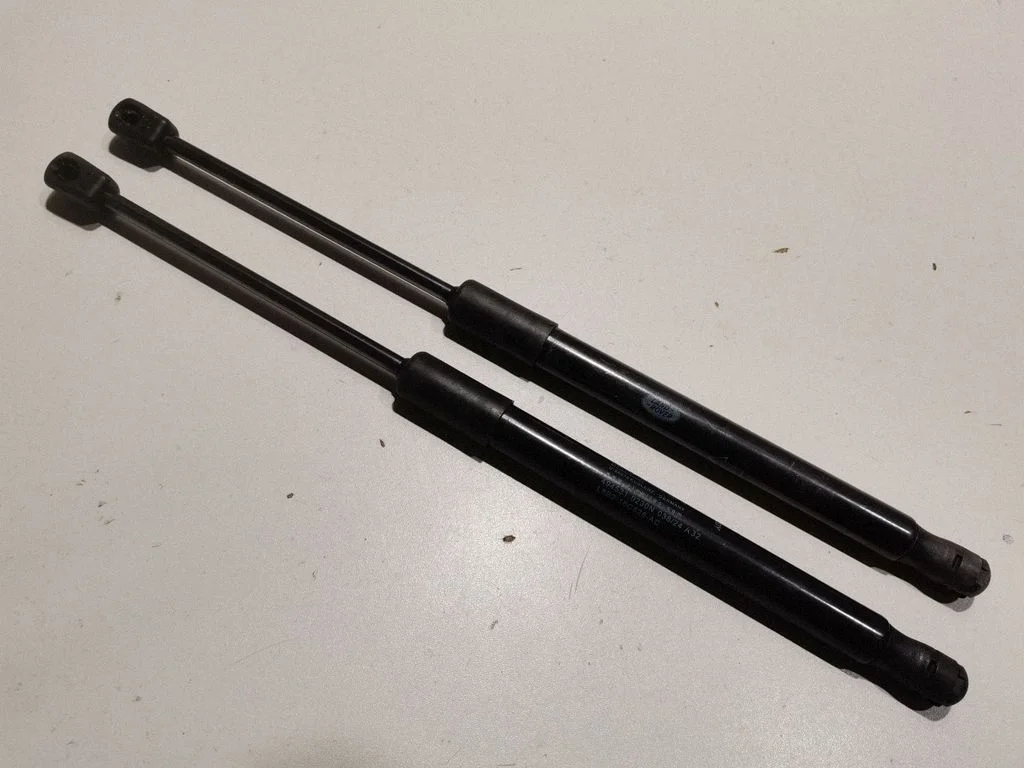Front bonnet/hood damper/strut L8B216C826AC