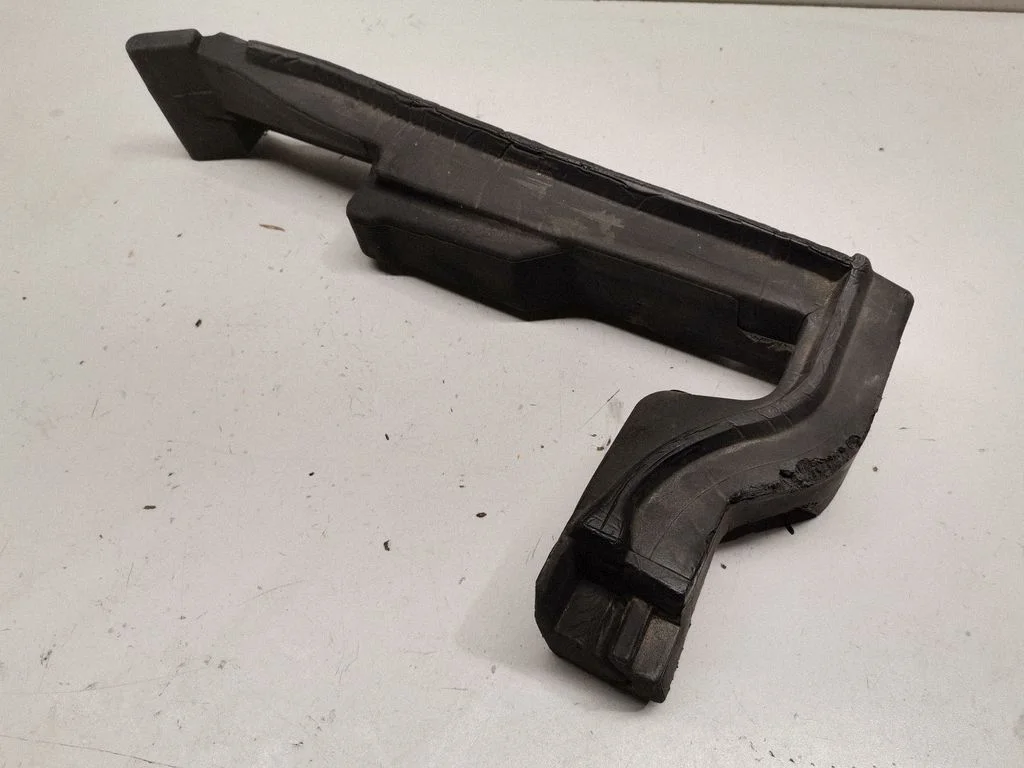 Fender foam support/seal 8R0823731A