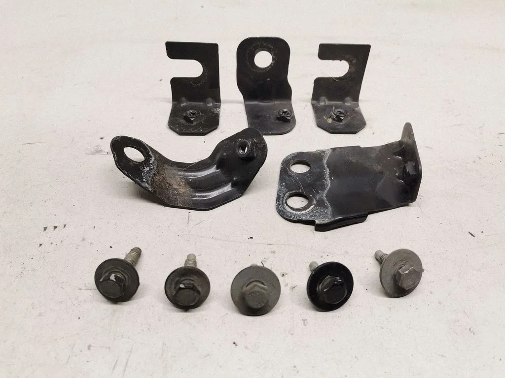 Fender mounting bracket GX6316151AB
