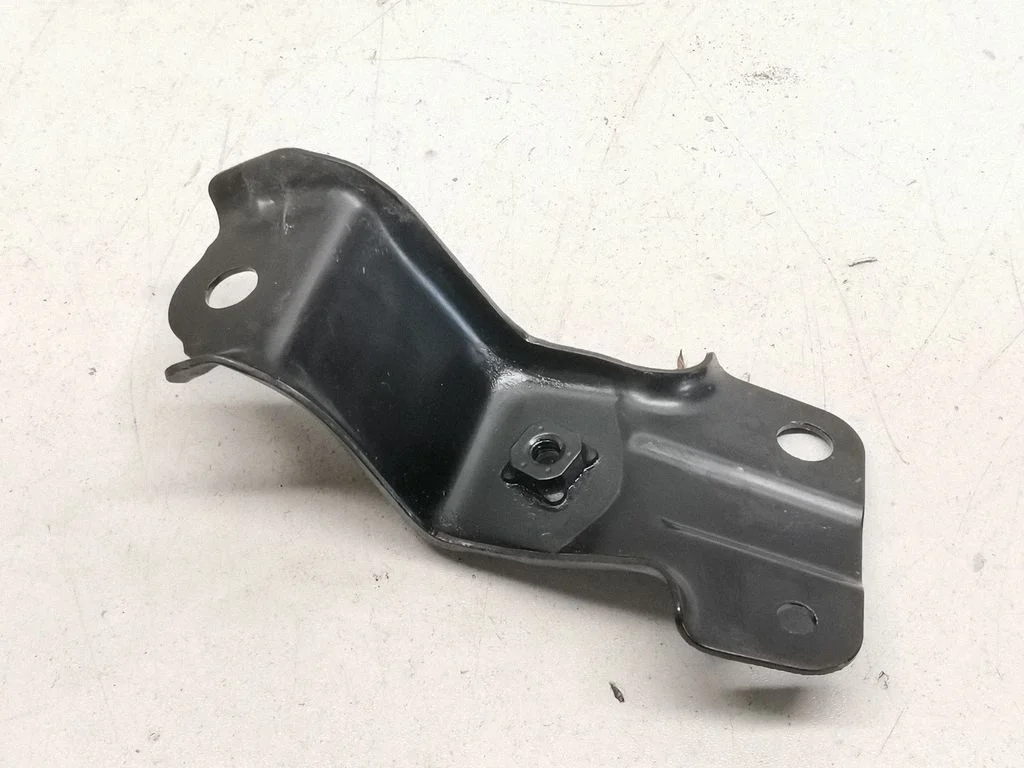 Poritiiva kinnitusklamber – Lexus NX (2014-2021)