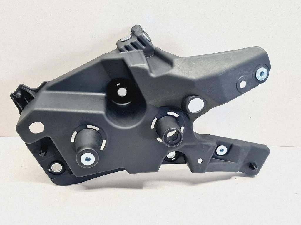 Fender mounting bracket 31424578